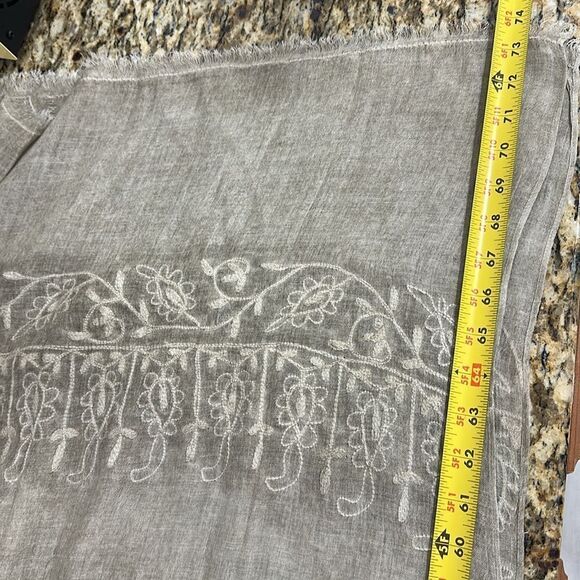 Bocrome Elegant Beige Floral Embroidery Rayon Scarf - Picture 5 of 5